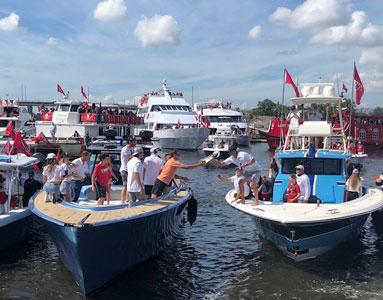 Andrea Zelman Boat Parade 2
